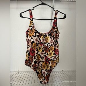 New Swimsuit Billabong Size Medium